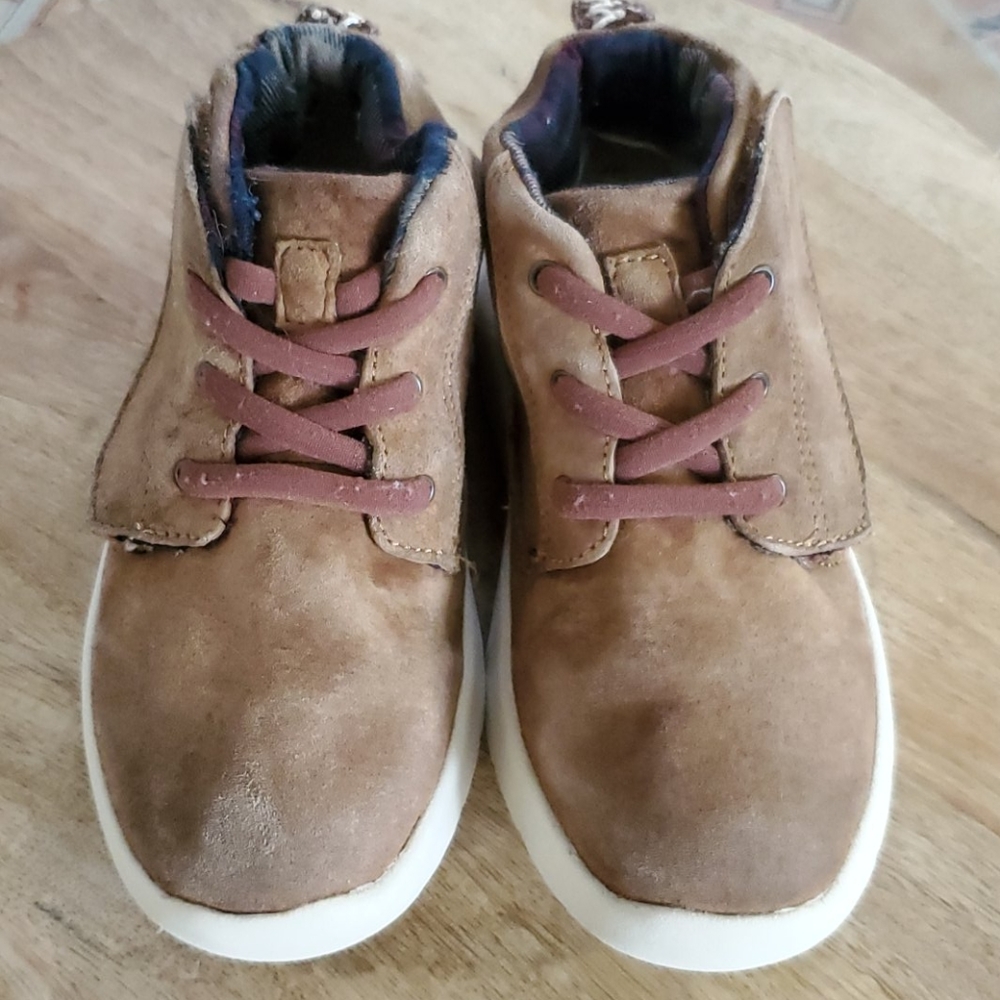 Boys Ugg Canoe Suede Shoes 11
